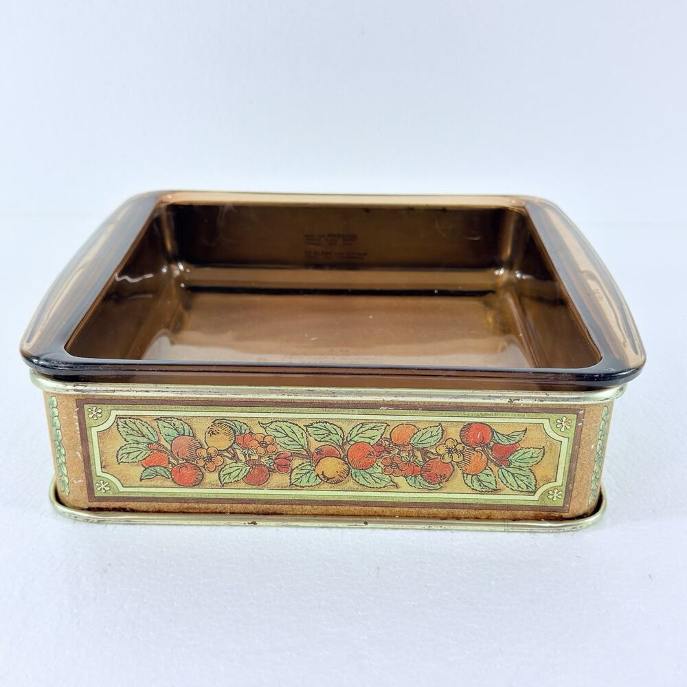 VTG Pyrex Amber Glass 8x8 Square Baking Dish 222 2QT W/ Fruit Metal Caddy Cradle